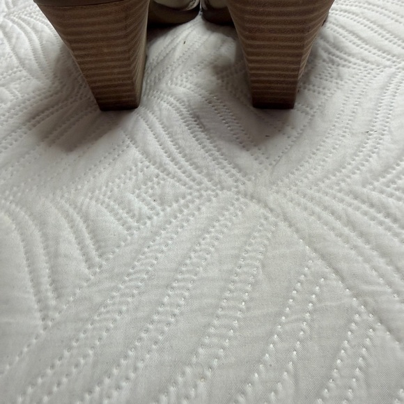 Very G Irina Women’s Tan Western Heel Ankle Boot. Size 7 - Picture 7 of 9